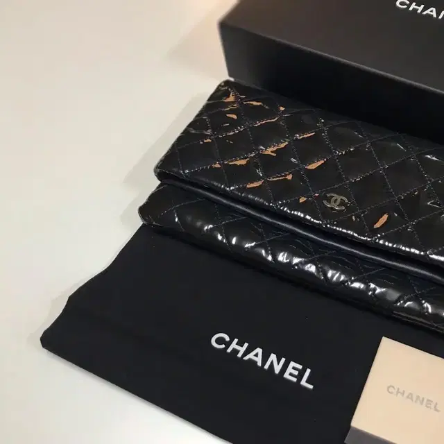 CHANEL Patent Leather Clutch 샤넬 애나멜 클러치_