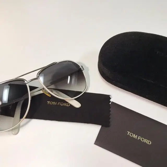 TOM FORD 톰 포드 에비에이터 선글라스 _ White