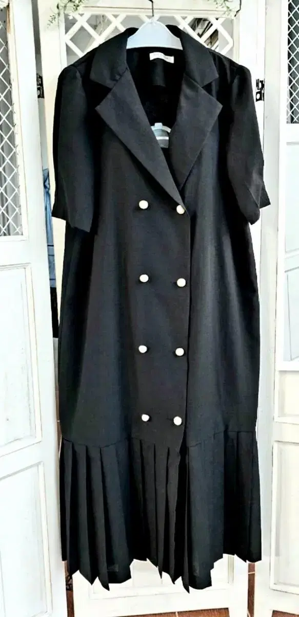 ~77" UNFITTED DOUBLE-BUTTON ONEPIECE