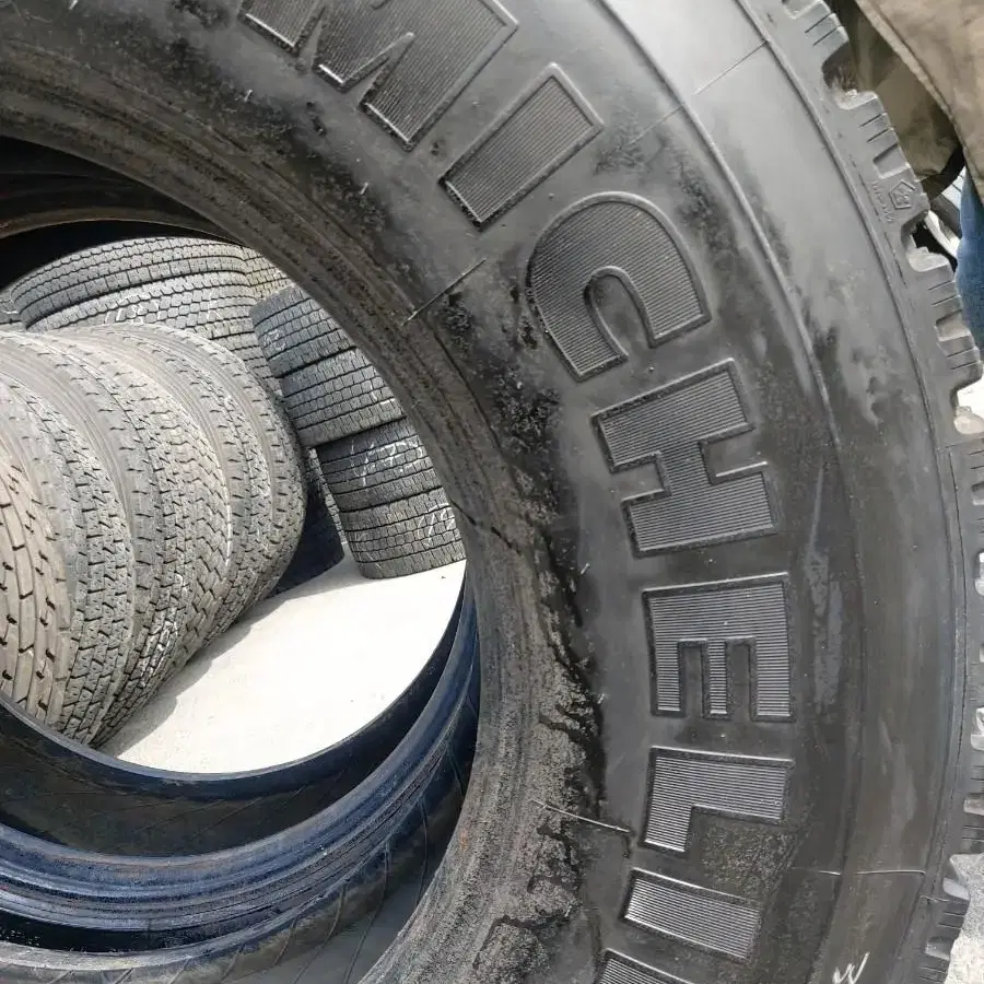 대형카고차량용 트레일러용 315/80R22.5 미쉐린 중고타이어