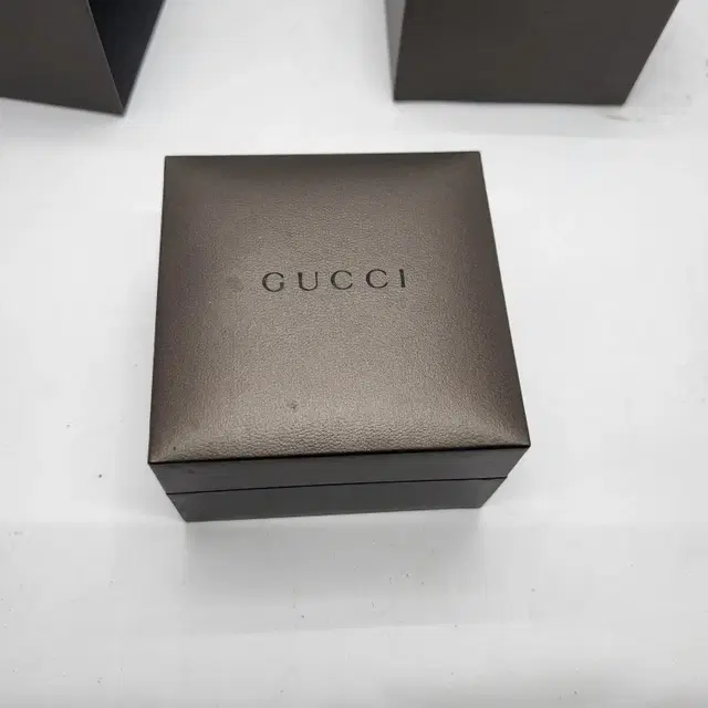 GUCCI 구찌 케이스 팝니다.