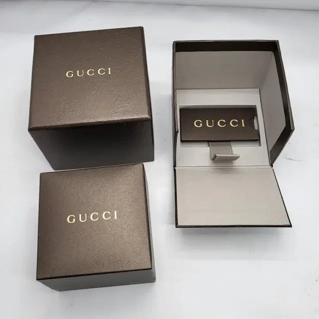 GUCCI 구찌 케이스 팝니다.