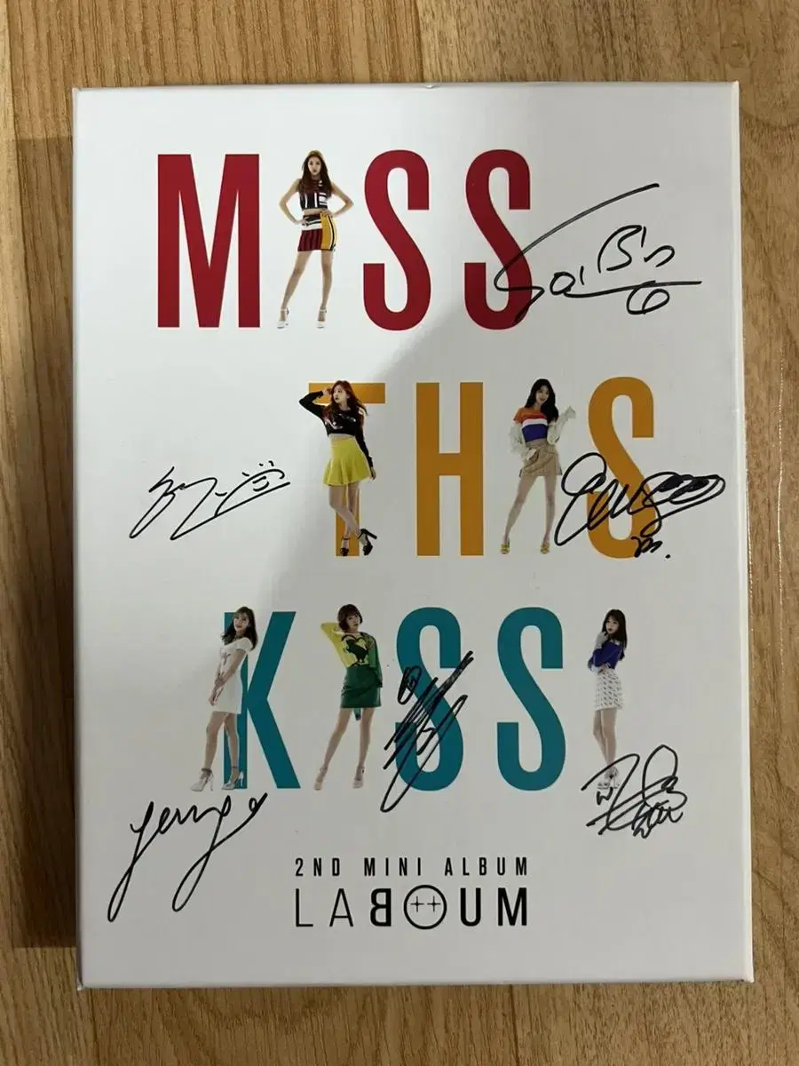 LABOUM handwritten sign album