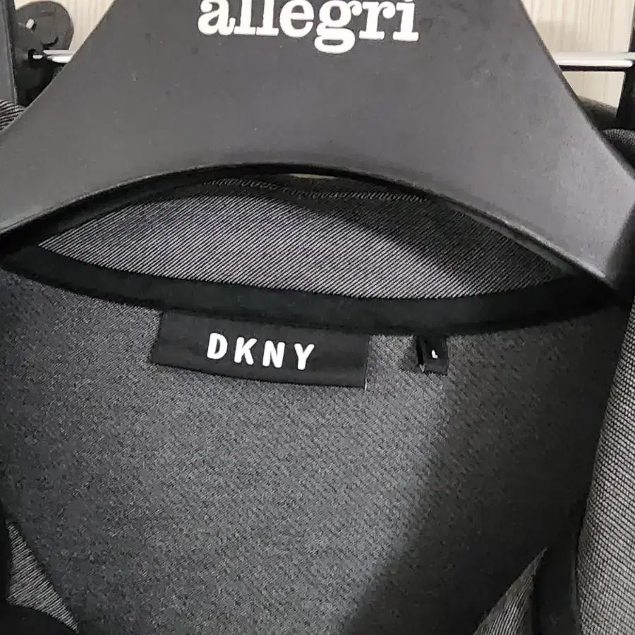 (극미중고) DKNY 반팔 카라티 판매