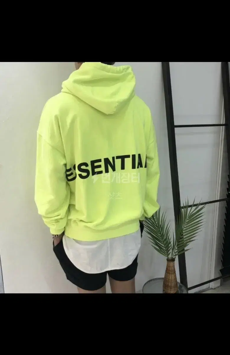 Essential hoodie