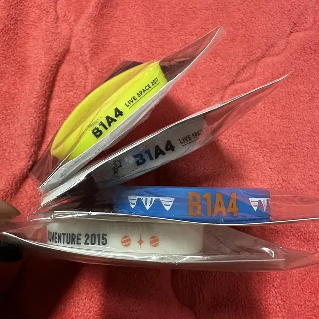 b1a4 비원에이포 콘서트 팔찌 손거울 엽서 앨범 포트스카드 스탠드 앨범