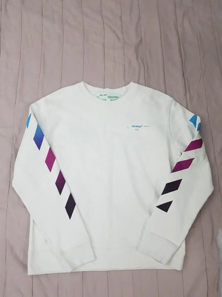 [XXL] Off-White Gradient Arrow Top