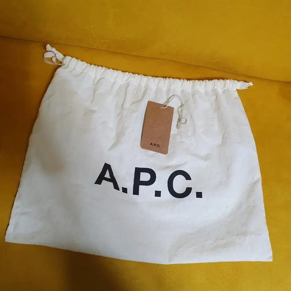 APC 아페쎄 가방 하프문백