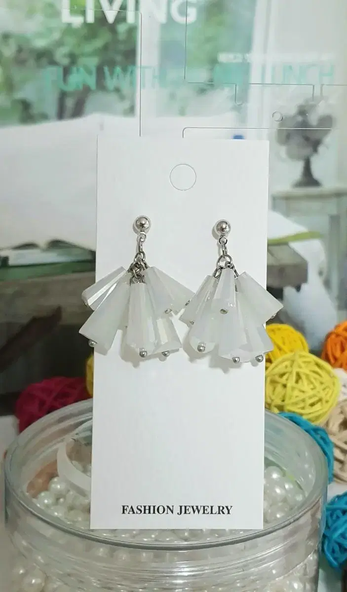 Milky krystal Daily Earrings