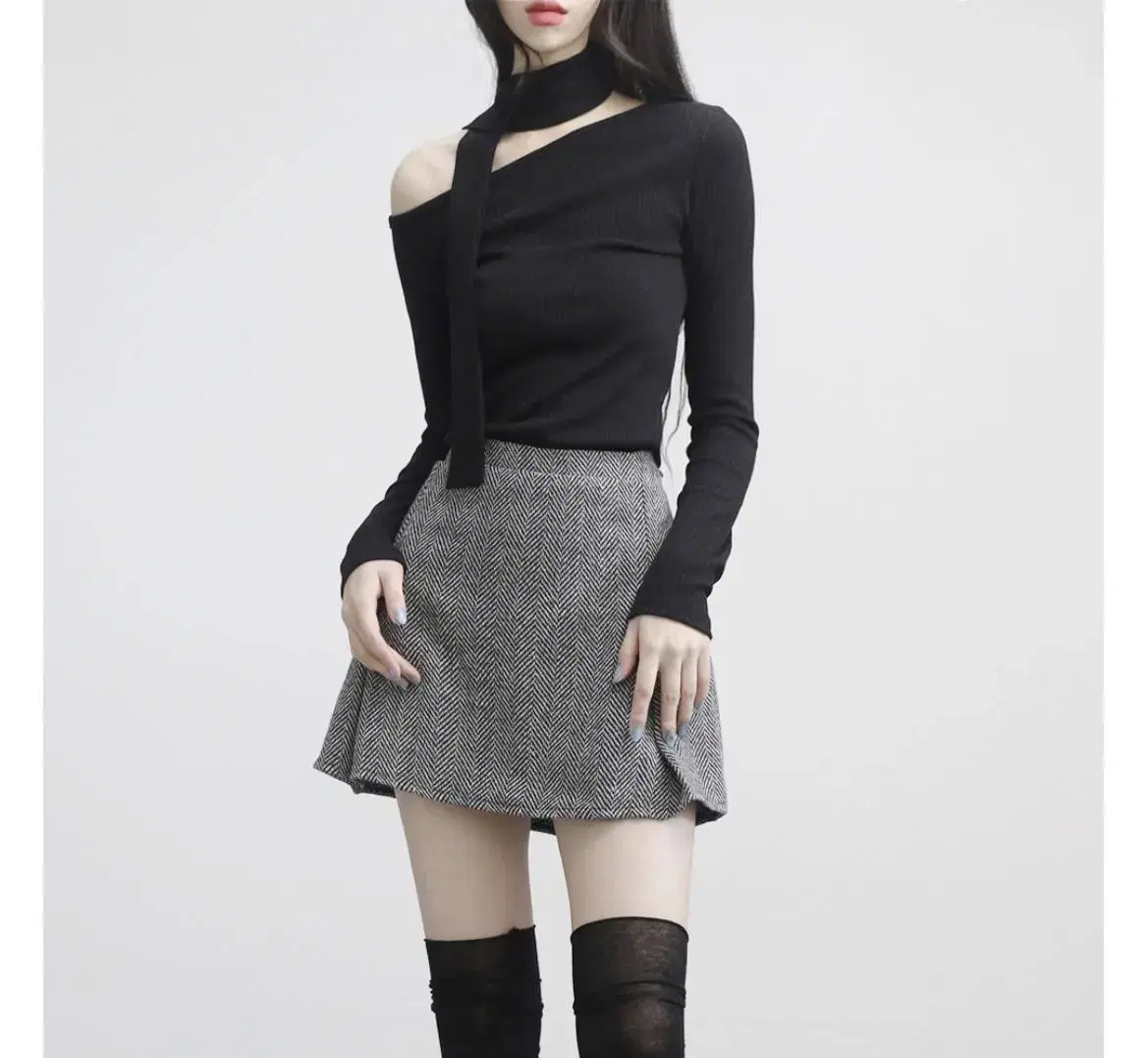 [NEW] Non-Cord Newly Unbalanced Off Shoulder Ribbed T-Shirt Muffler Set Black