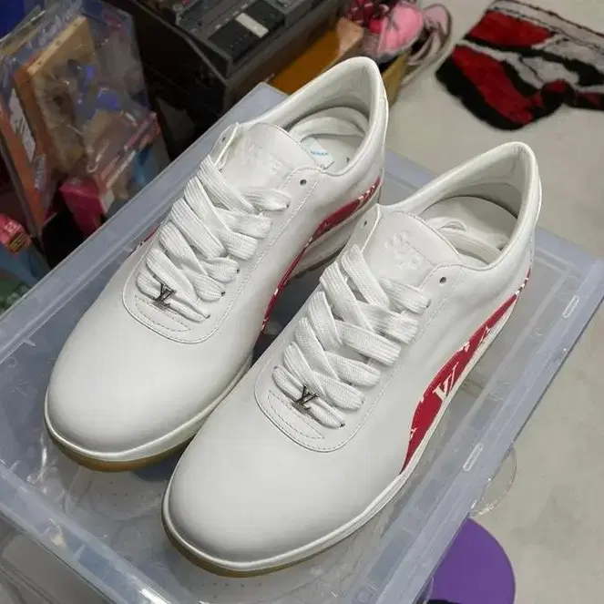 슈프림 x 루이비통 white monogram shoes