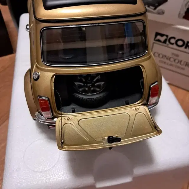 Premium ClassiXXs mini Cooper 1/12