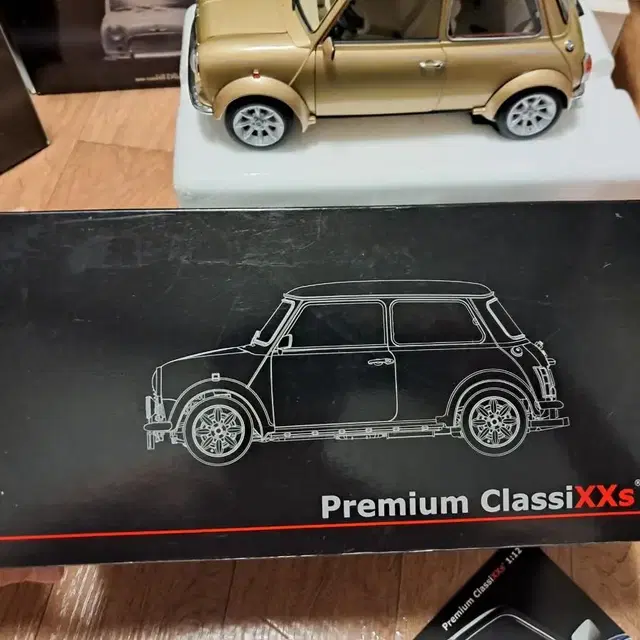 Premium ClassiXXs mini Cooper 1/12