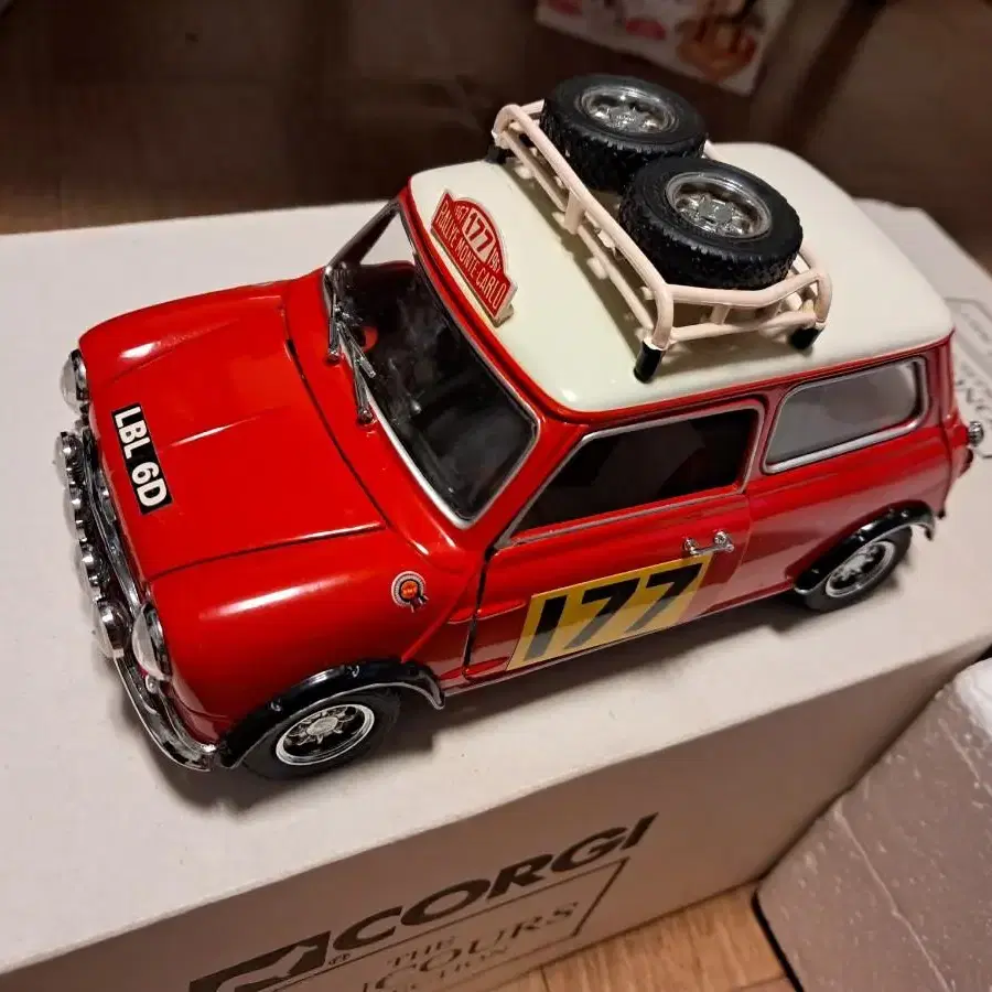 kyosho mini Cooper classic rally 1/18