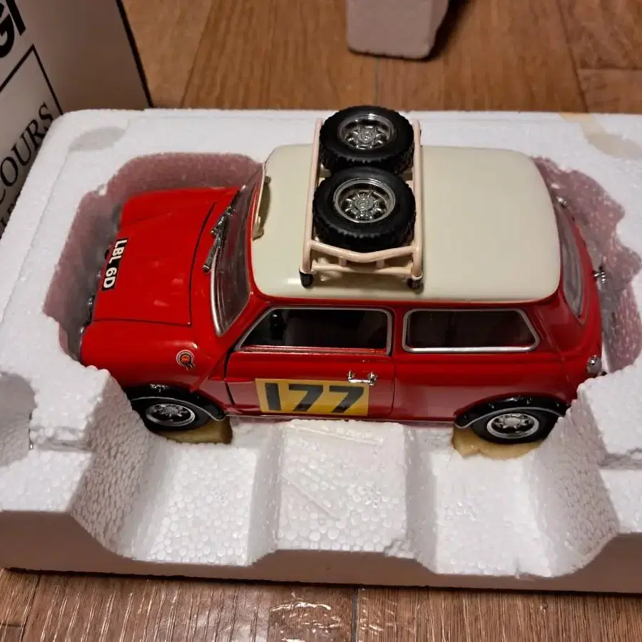 kyosho mini Cooper classic rally 1/18