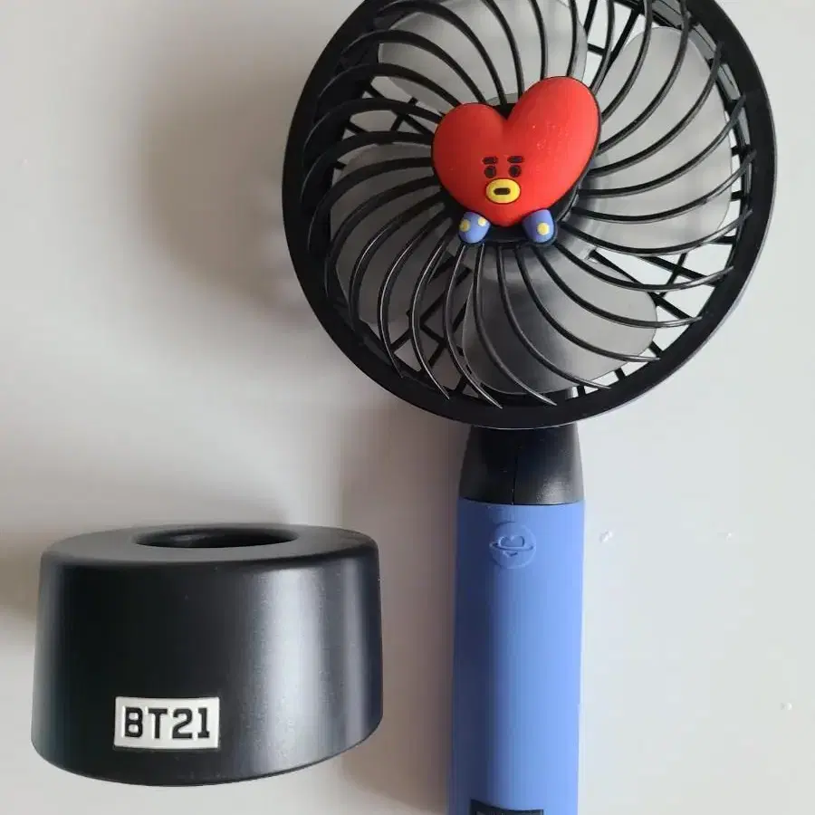 bt21 타타 tata 굿즈 판매 (백참, 키링, 피규어, 손선풍기)