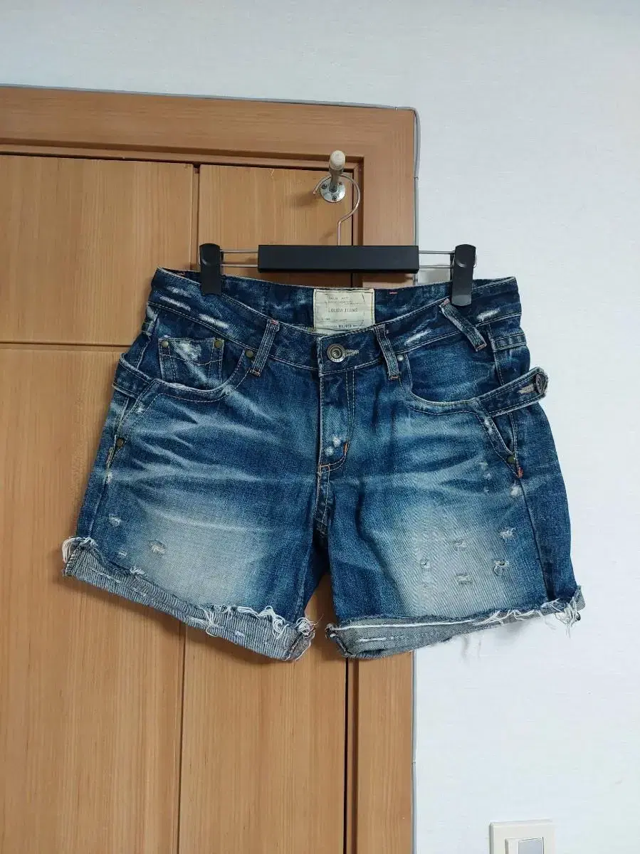 L)LORITA Vintage jean shorts