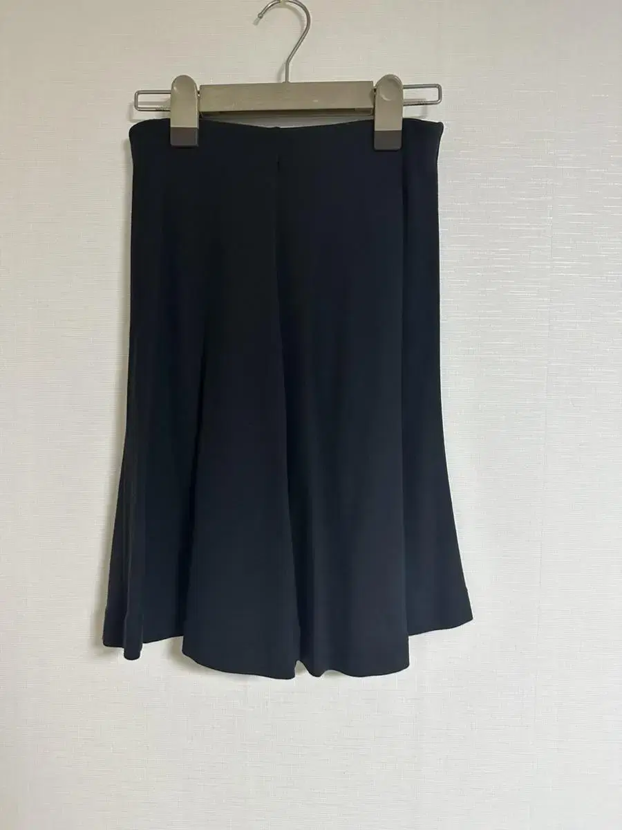 UNIQLO midi skirt