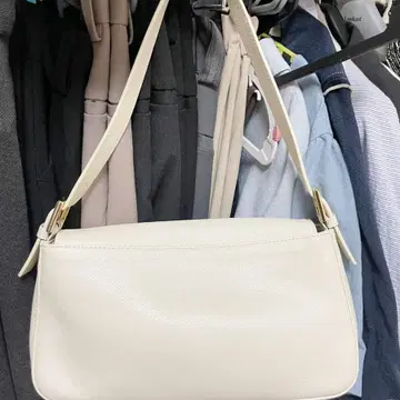 ショルダーバッグ・ポシェット RAIVE Real Leather Luke Bag in OWhite02 Raive Luke bag - 아이보리 | 브랜드 중고거래 플랫폼, 번개장터