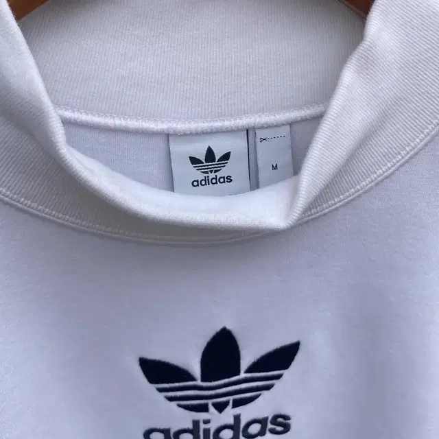 adidas아디다스 화이트 불꽃 여자 맨투맨