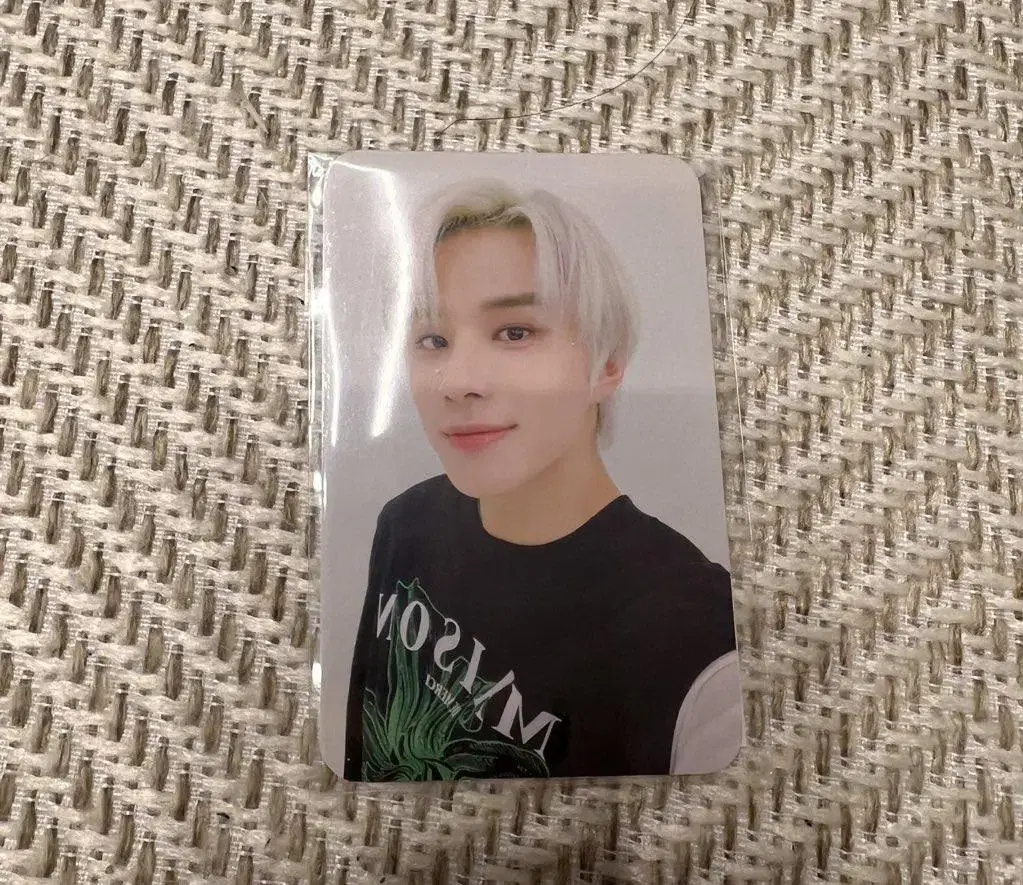 Jungwoo sticker mumoshop 1st WTS