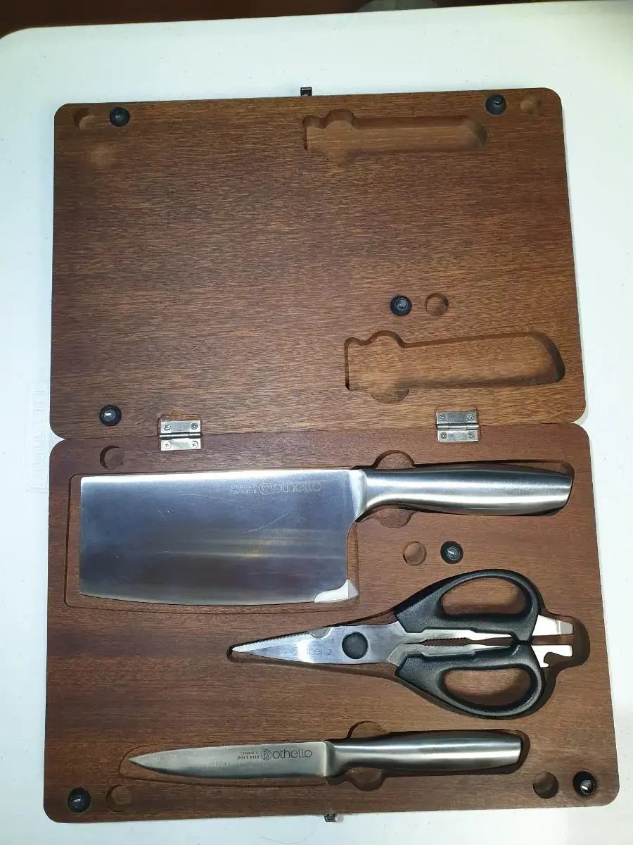 Othello Camping Knife and Cutting Board Set