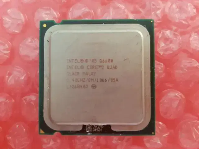 Intel Core 2 Quad Q6600+램4G+지포스 8600GT