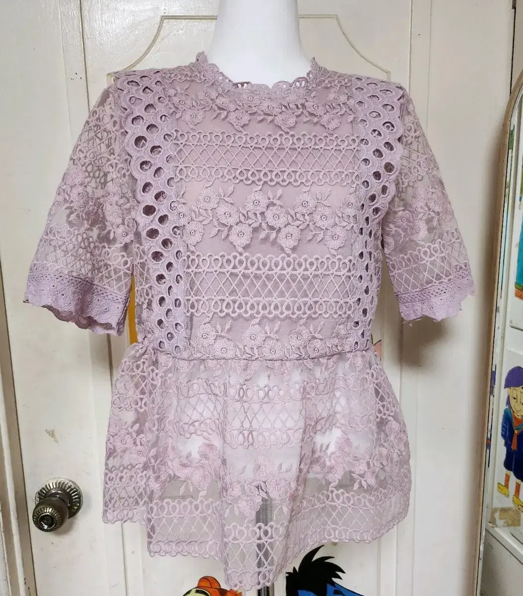 (55-66) Drinks pink lace blouse