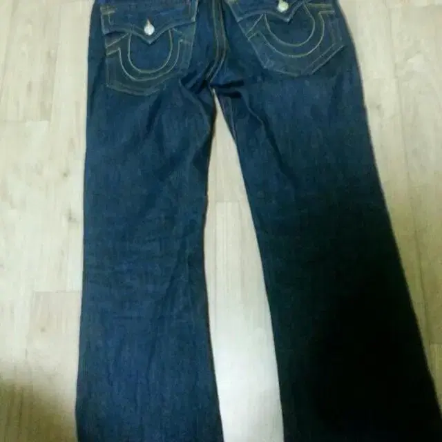 [32] True Religion jeans