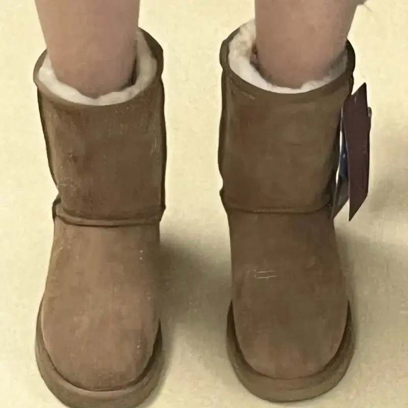 UGG 어그부츠 팝니다. 정품. 240-245. 사용감있음