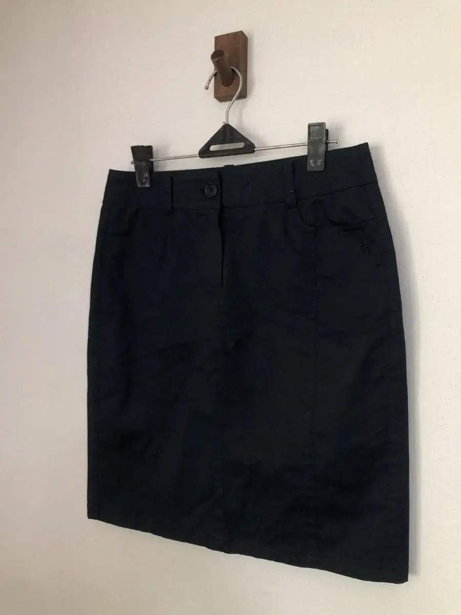 (27-28)Hedges skirt