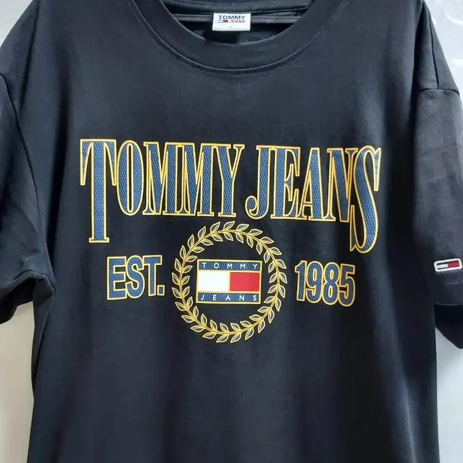 TOMMY JEANS  타미진스 신상티셔츠