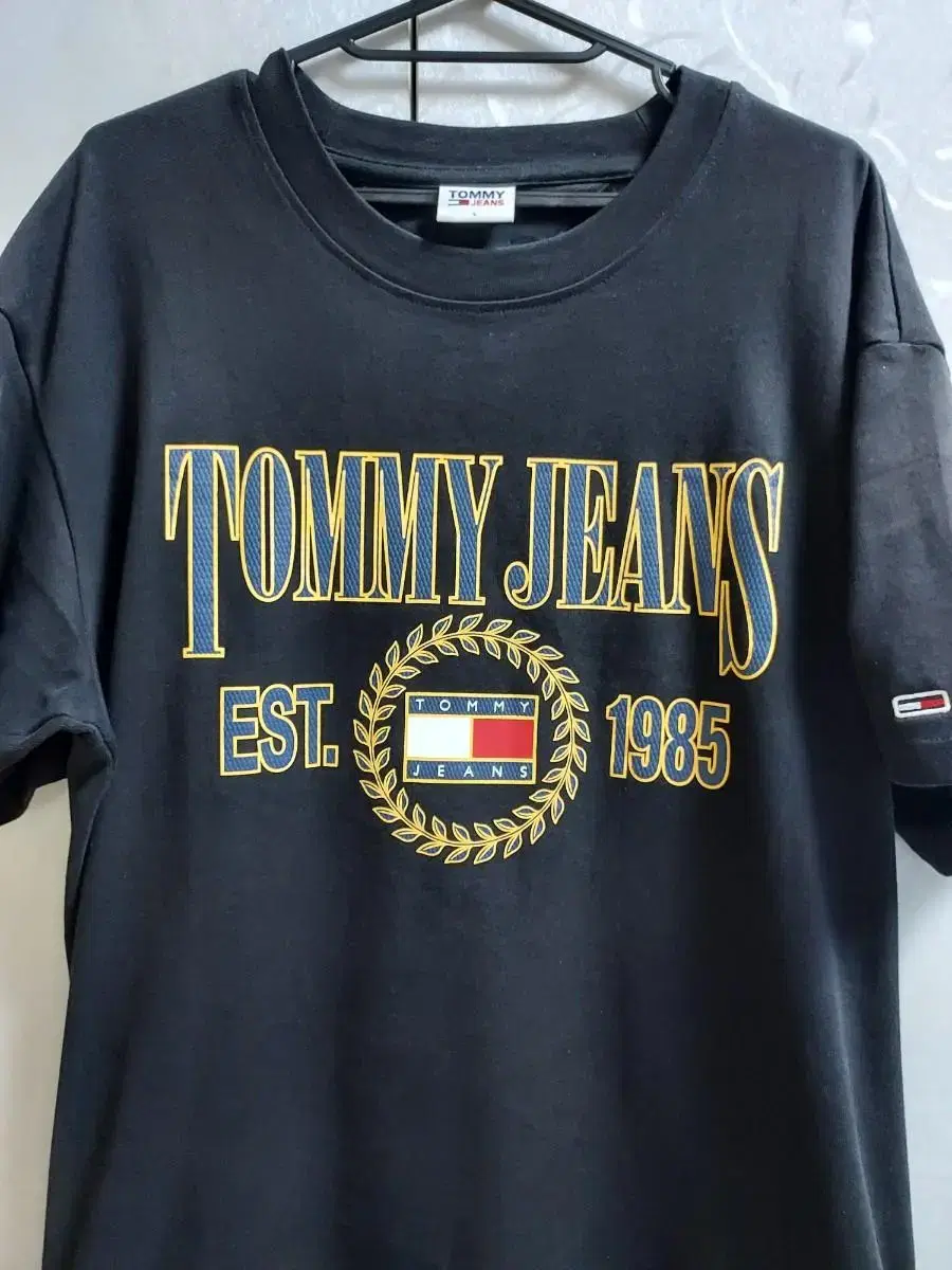 TOMMY JEANS  타미진스 신상티셔츠