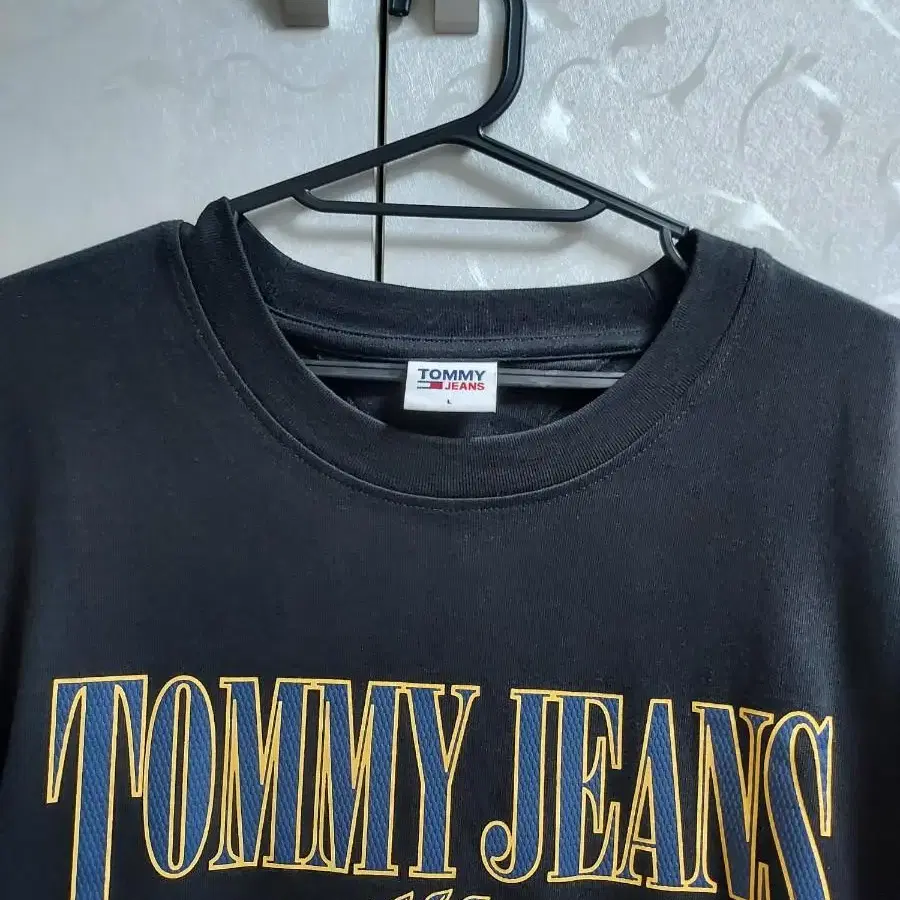 TOMMY JEANS  타미진스 신상티셔츠