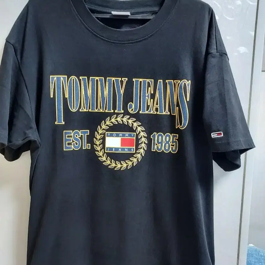 TOMMY JEANS  타미진스 신상티셔츠