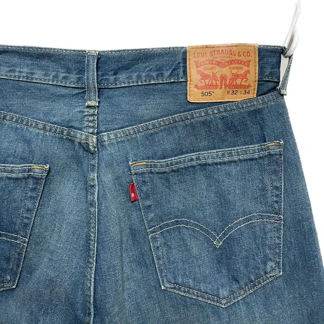 Levi's pants 505