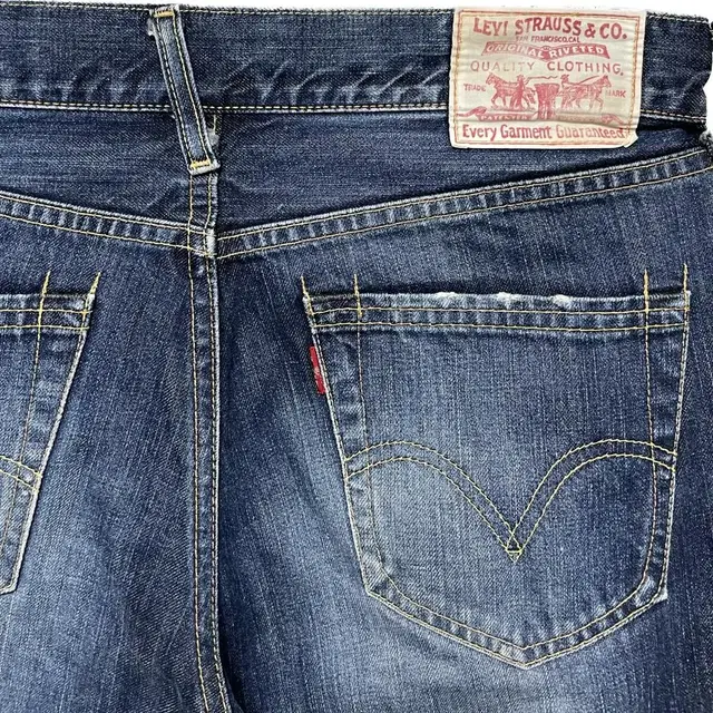 Levi's pants 502