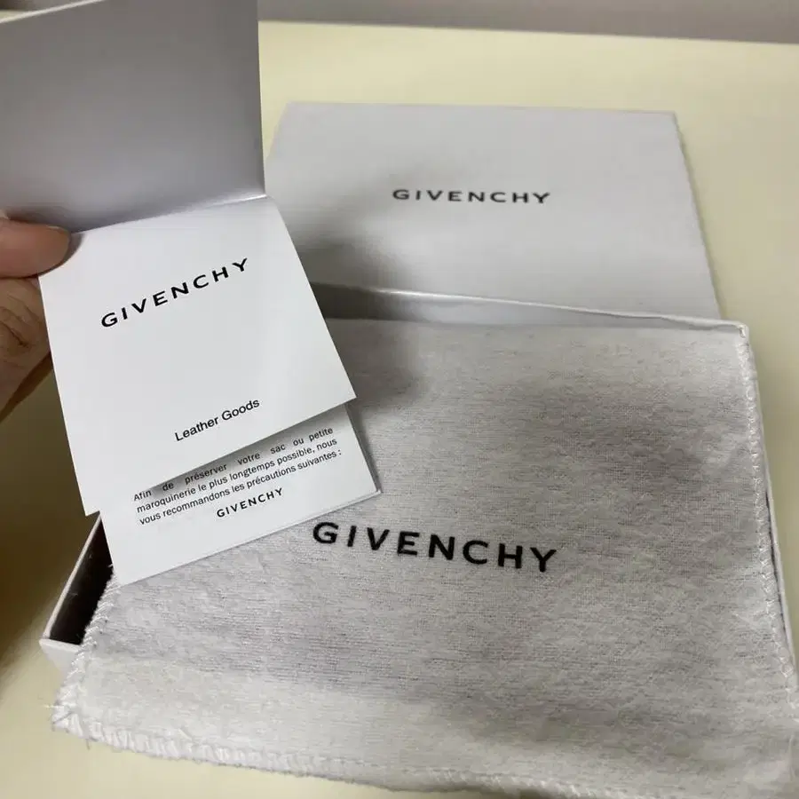 Givenchy 지방시 지갑