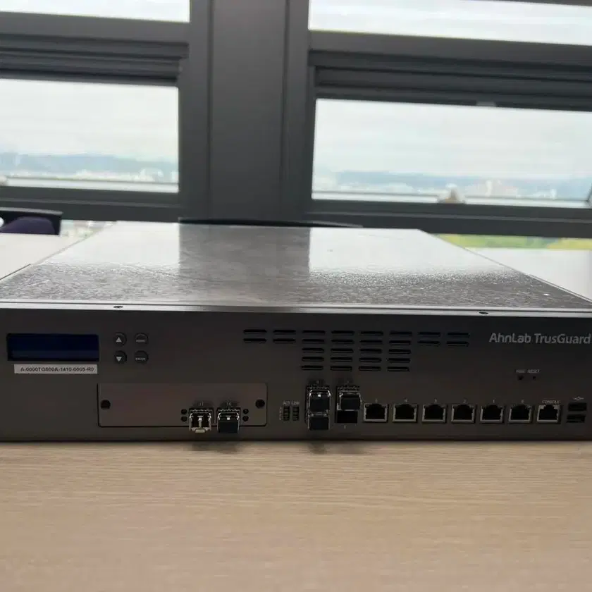 Security equipment Ahnlab TrusGuard 500A on Bunjang Global Site.