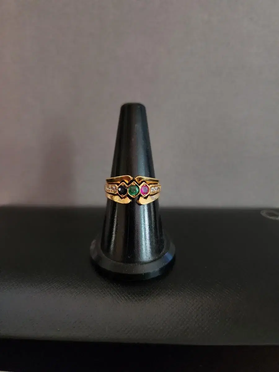 18K Yellow Gold Emerald Sapphire Ruby Ring