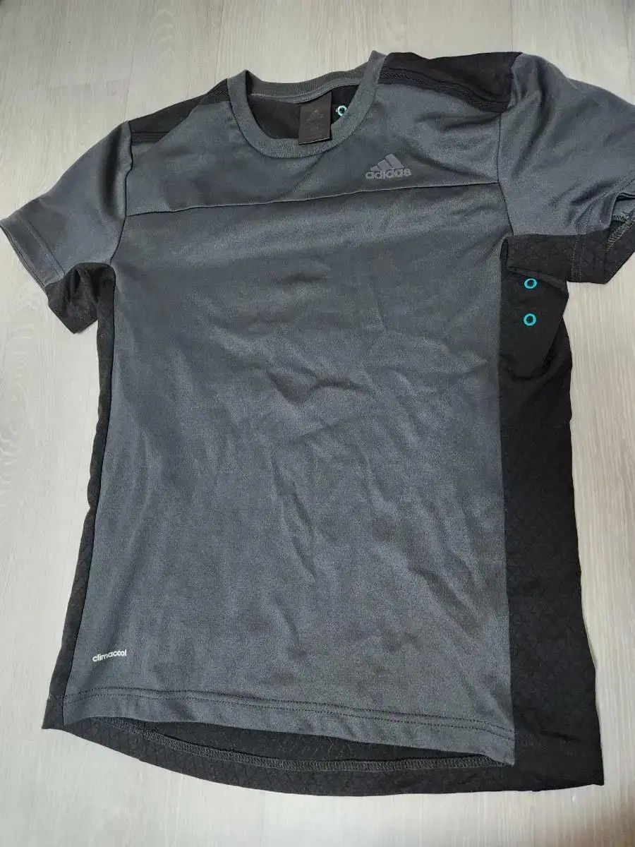 Adidas T-shirt size 90