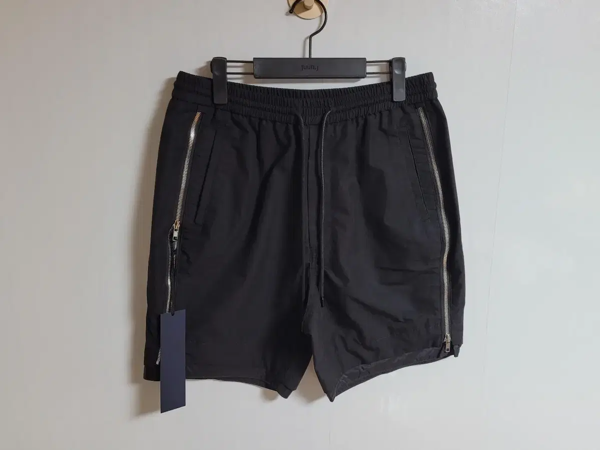 Junge Black Zippered Shorts Pants 46 JC0525P215