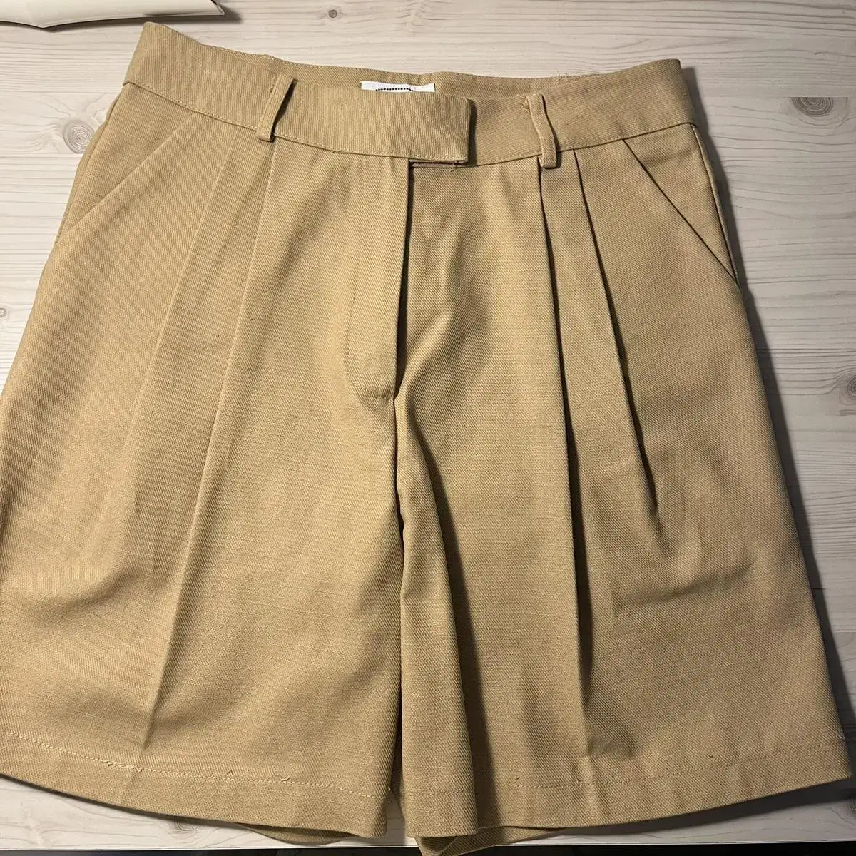 UiNi Pintuck Half-Pants Beige Color for Sale