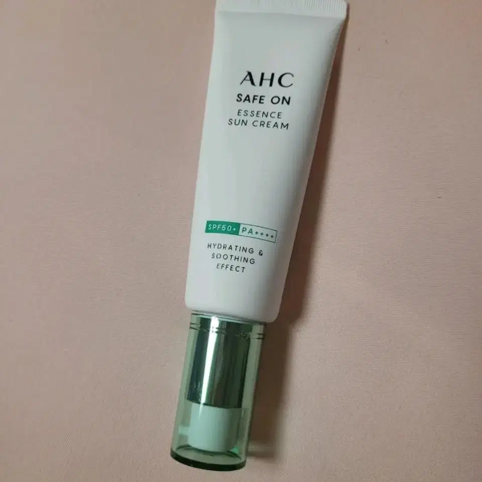 새상품AHC 세이프 온 에센스 선크림 50ml SPF50+/PA++++