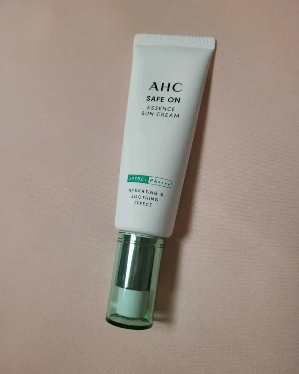 새상품AHC 세이프 온 에센스 선크림 50ml SPF50+/PA++++