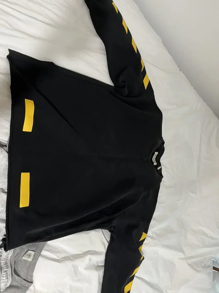 Off-White 16FW Erow Man to Man XL sells