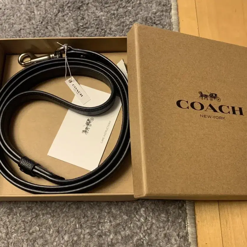 COACH 강아지 리드줄 판매합니다