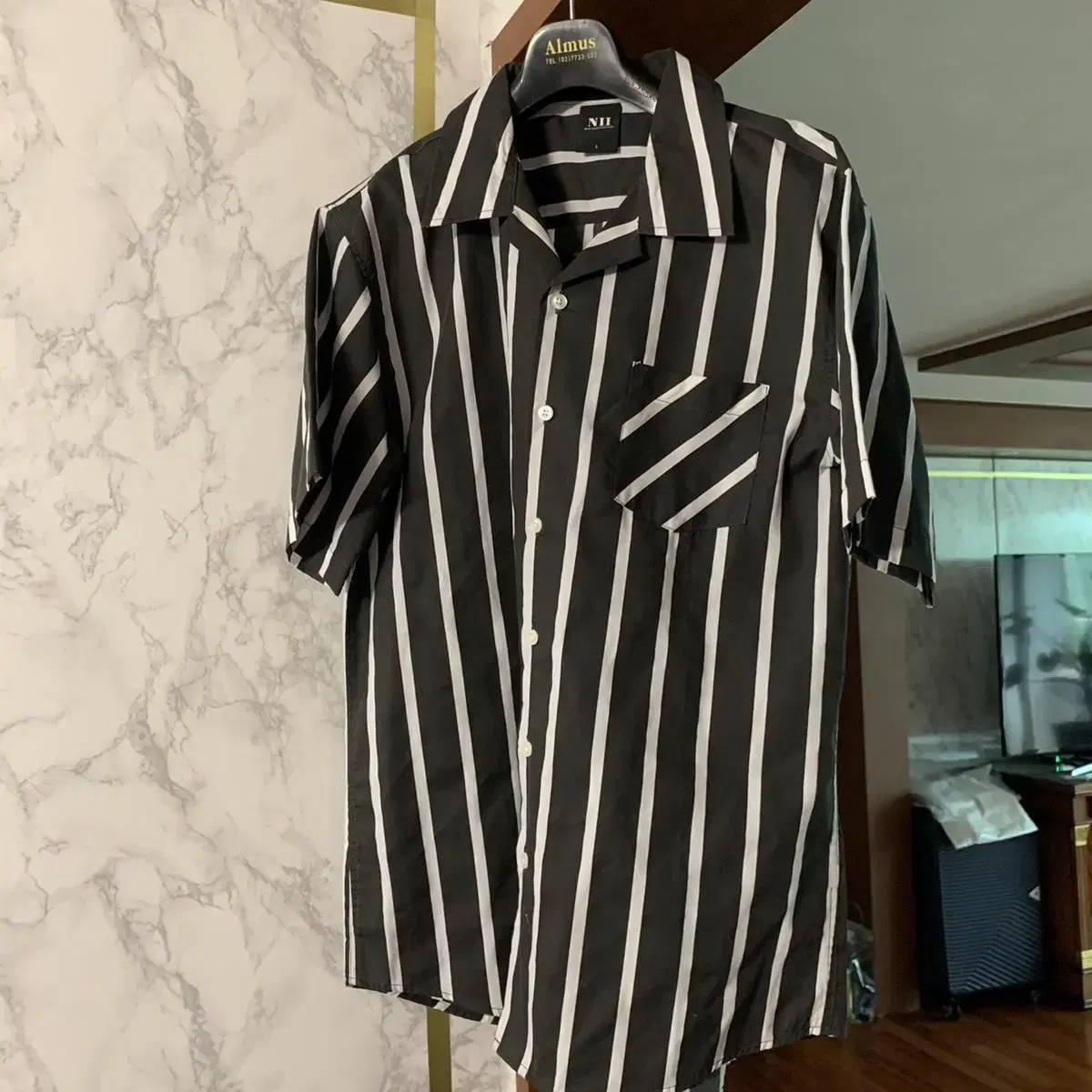 New) Striped short sleeve shirt (L)