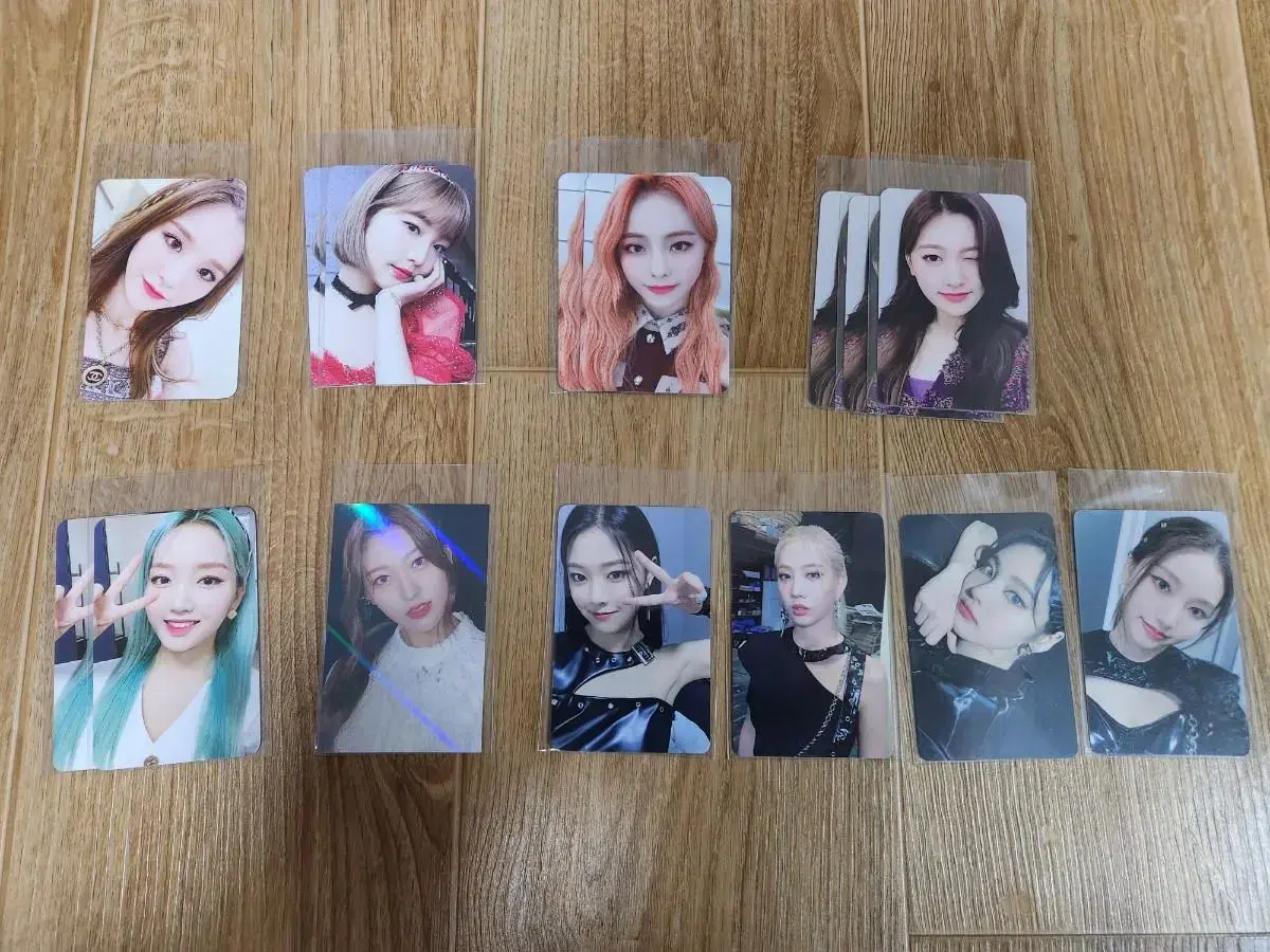 Loona of the Month pre-order benefit $1 per photo kard