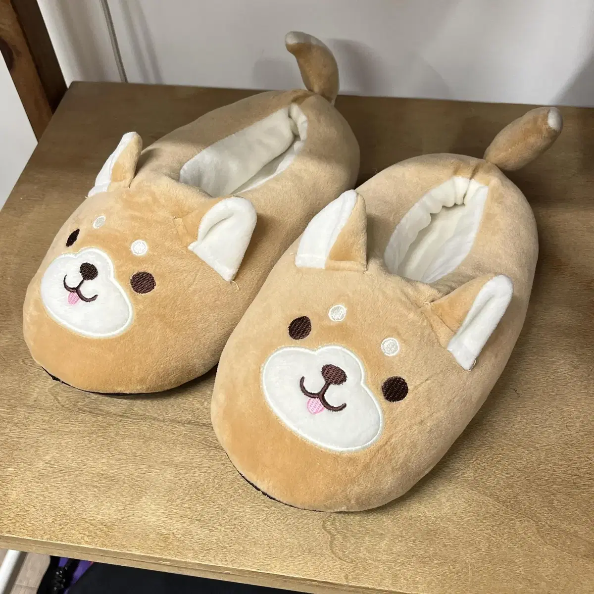 MOCHI SHIBA indoor slippers